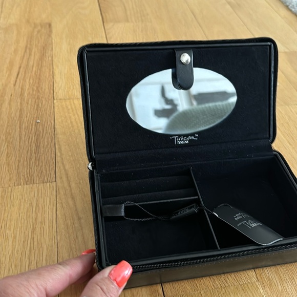 Jewelry case ~ great for travel nwt - Picture 2 of 4